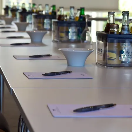 מלון Ambiente 4*